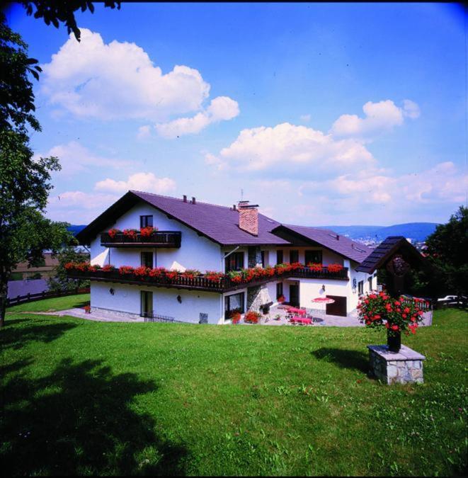 Hotel Bergwiesen - Zimmer Mit Balkon Oder Terasse Lohr am Main Exterior photo