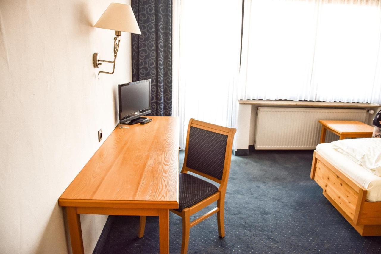 Hotel Bergwiesen - Zimmer Mit Balkon Oder Terasse Lohr am Main Exterior photo
