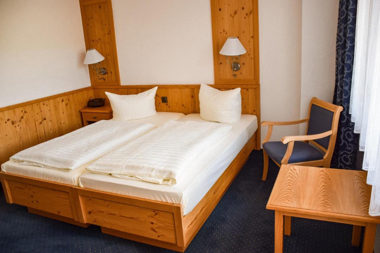 Hotel Bergwiesen - Zimmer Mit Balkon Oder Terasse Lohr am Main Exterior photo