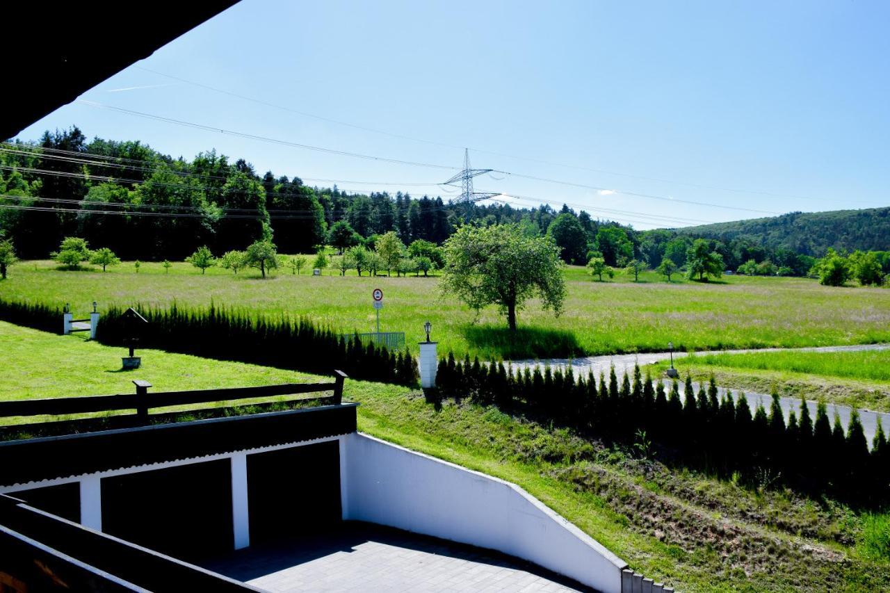 Hotel Bergwiesen - Zimmer Mit Balkon Oder Terasse Lohr am Main Exterior photo